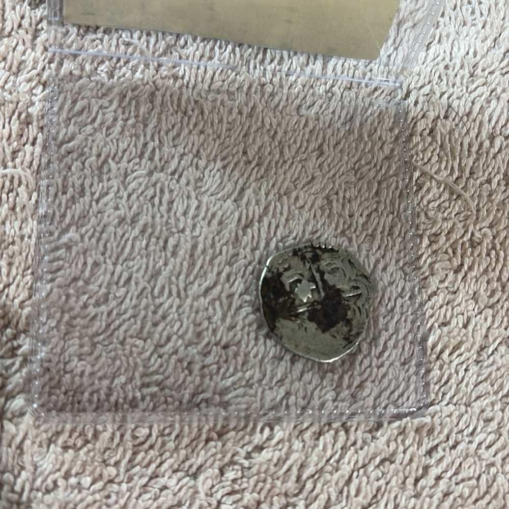 Old Currency! Including Medieval coins, Pirate treasure, and 2 mediorite pieces. - Picture 11 of 13